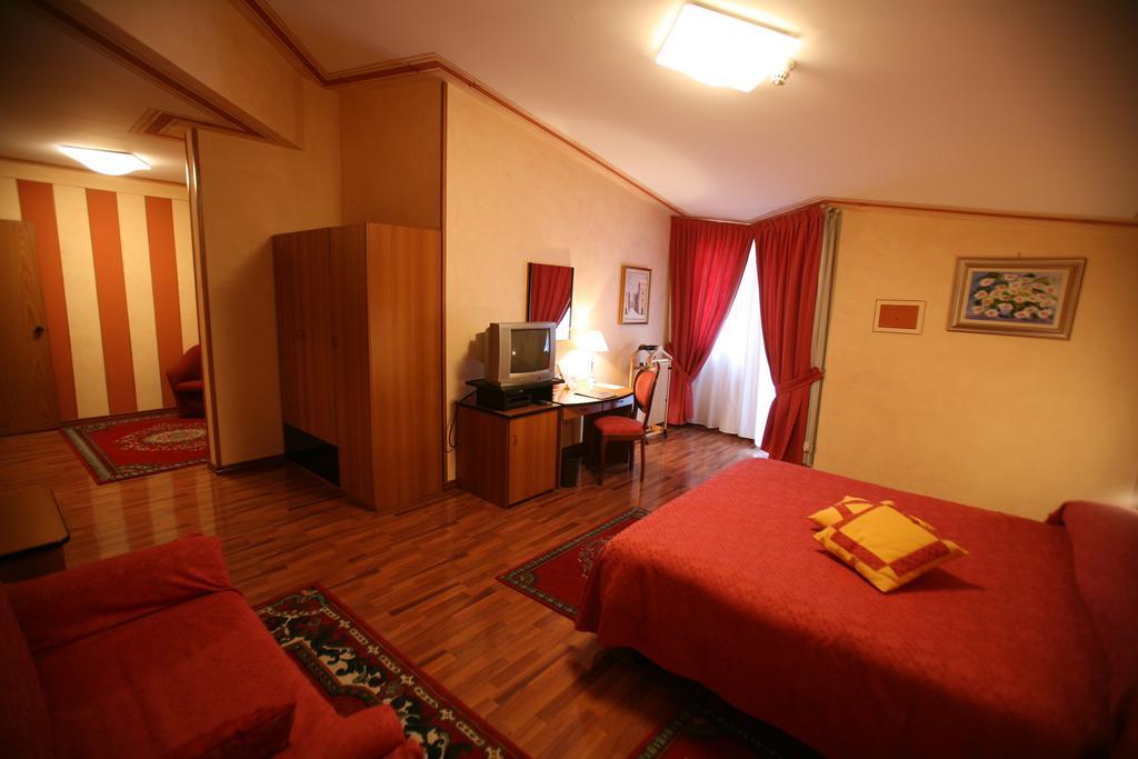 Hotel La Ruota Pianfei Ruang foto