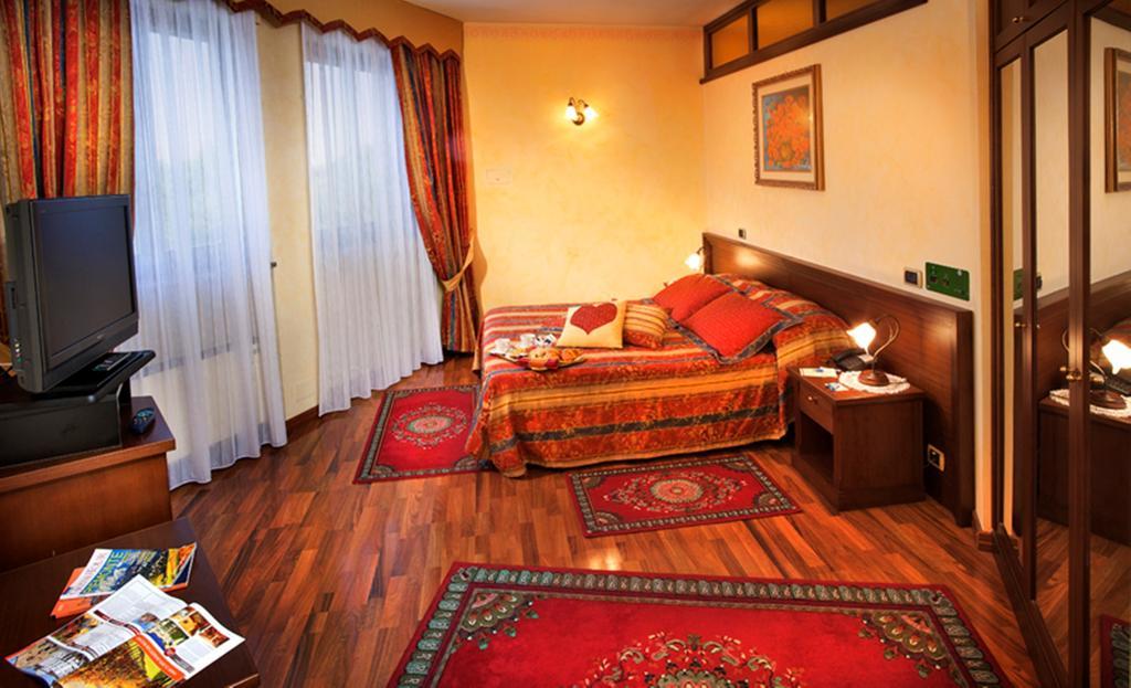 Hotel La Ruota Pianfei Ruang foto