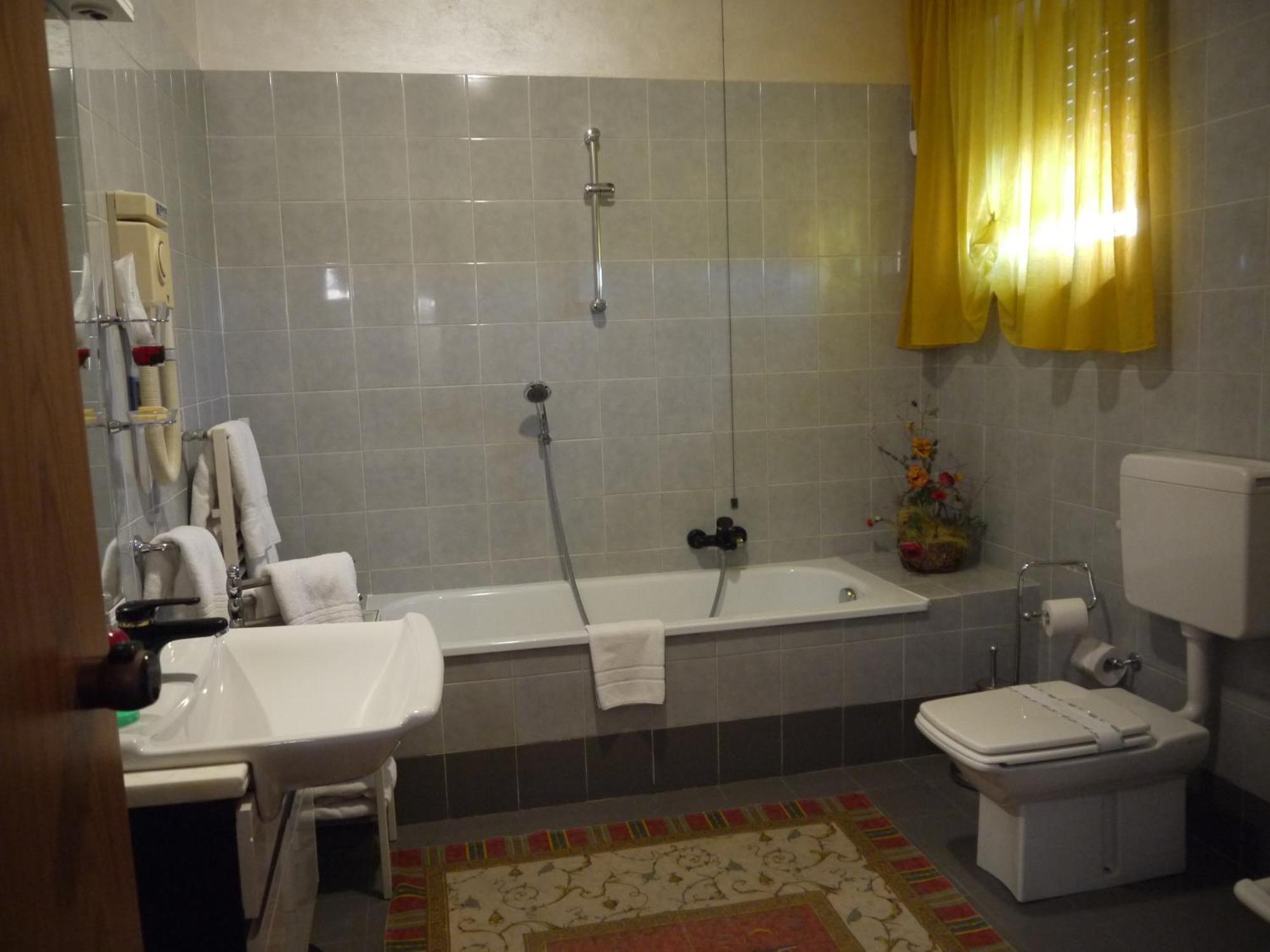Hotel La Ruota Pianfei Bagian luar foto