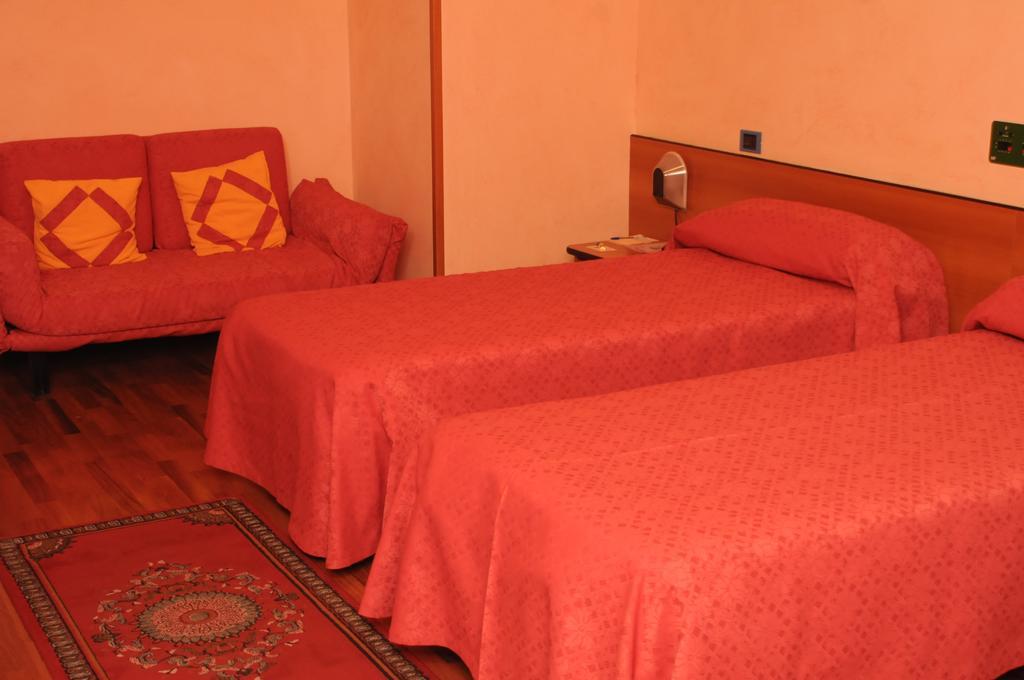 Hotel La Ruota Pianfei Bagian luar foto