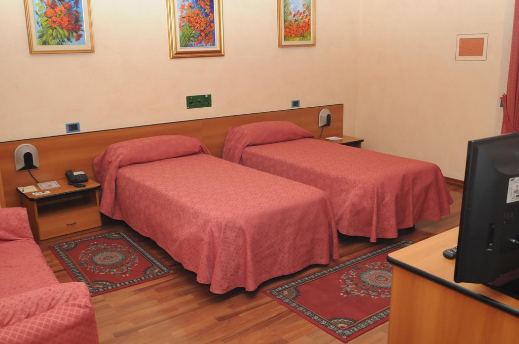 Hotel La Ruota Pianfei Bagian luar foto